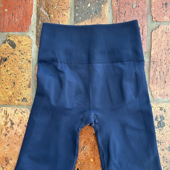 Lululemon Zone In Tight sz6 - Picture 5 of 13